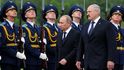 Vladimír Putin zamířin na své první zahraniční cestě ve staronovém úřadu za Alexandrem Lukašenkem