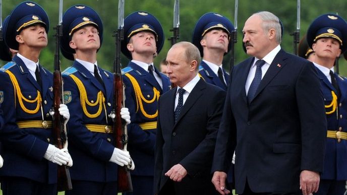 Vladimir Putin zamířil na své první zahraniční cestě ve staronovém úřadu za Alexandrem Lukašenkem