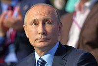 Putin vyhodil čtyři úředníky za „vedlejšák“ ve vědě. Volný čas jim neuznal