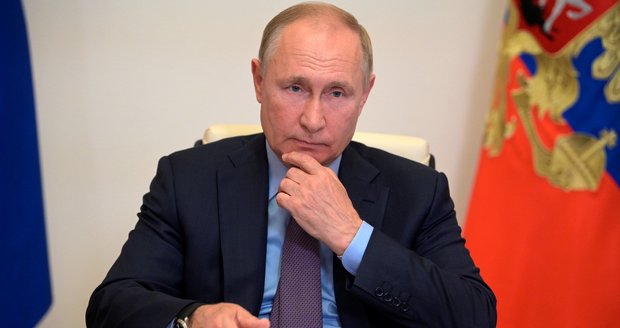 Putin je více efektivní proti covidu než očkování, chválí prezidenta jeho mluvčí