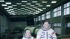 Gubarev a Remek při výcviku na stanici Saljut-6.