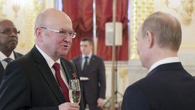 Vladimír Remek při přípitku s ruským prezidentem Vladimirem Putinem.