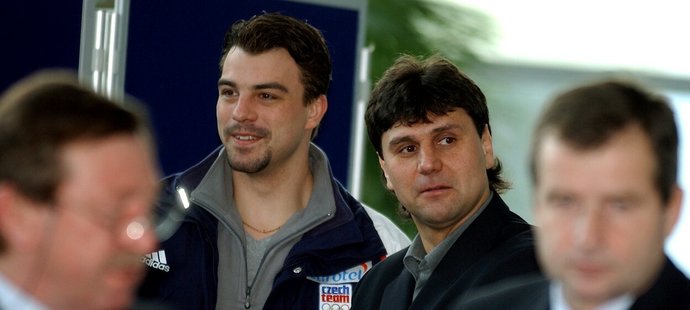 S Vladimírem Růžičkou takhle v roce 2002 letěli na olympiádu. Teď chce kouč po Sýkorovi celkem 2 301 264 Kč