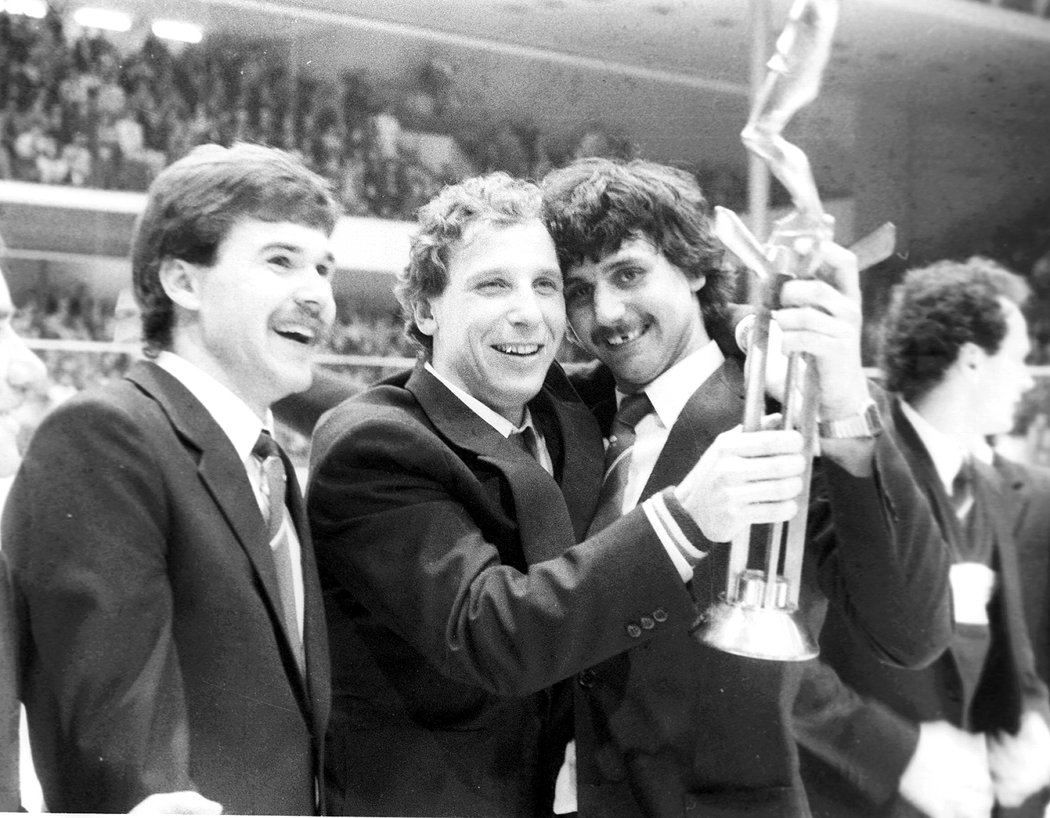 Zleva Jaromír Šindel, Miloslav Hořava, Vladimír Růžička po vítězství na MS 1985.