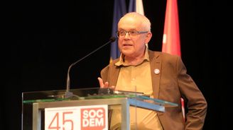 Vladimír Špidla chce vzkřísit sociální demokracii. Najde pro svůj projekt spojence i voliče? Vladimír Špidla chce vzkřísit sociální demokracii. Najde pro svůj projekt spojence i voliče?