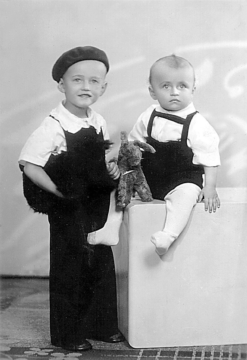 Vladimír Tesařík s bratrem Richardem jako dítě