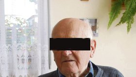 Vladislav Brtnický (88) jeden ze dvou posledních pamětníků. Vyjmenoval všechny údajné vrahy německých obyvatel Dobronína a Kamenné.