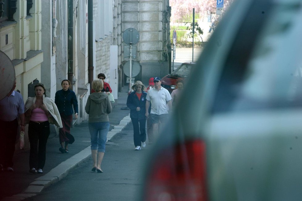 Husáka přistihli v roce 2011 s milenkou.