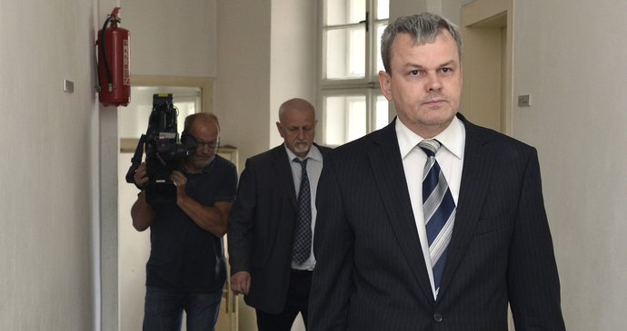 Exmanažerovi ANO Vladislavu Kovalovi potvrdil soud za korupci tříletou podmínku.