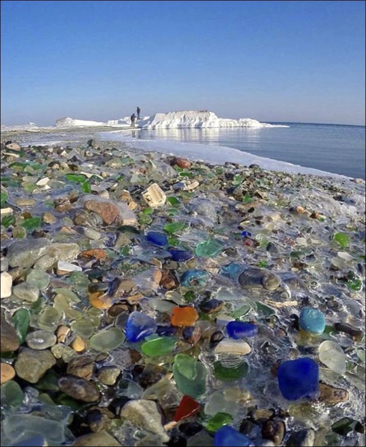 Skleněná pláž u ruského Vladivostoku