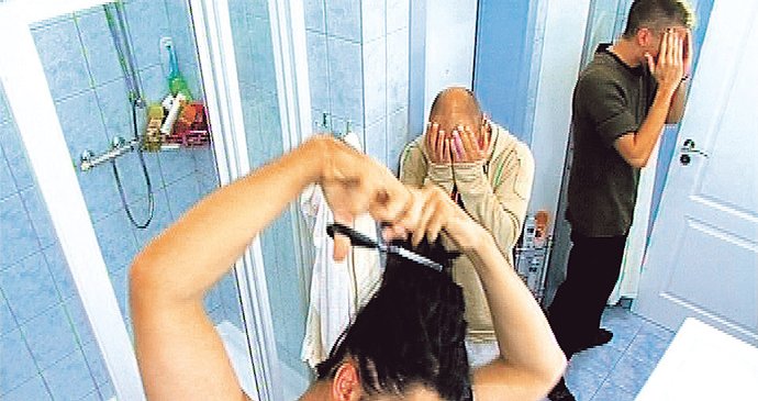 V proslulém hysterickém záchvatu z první řady soutěže si Vladko ostříhal vlasy