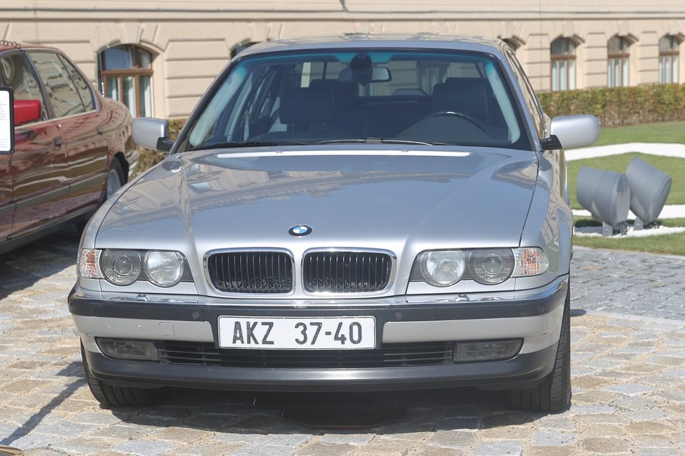 Výstava historických vládních aut: BMW 735 iL (27. 9. 2023)