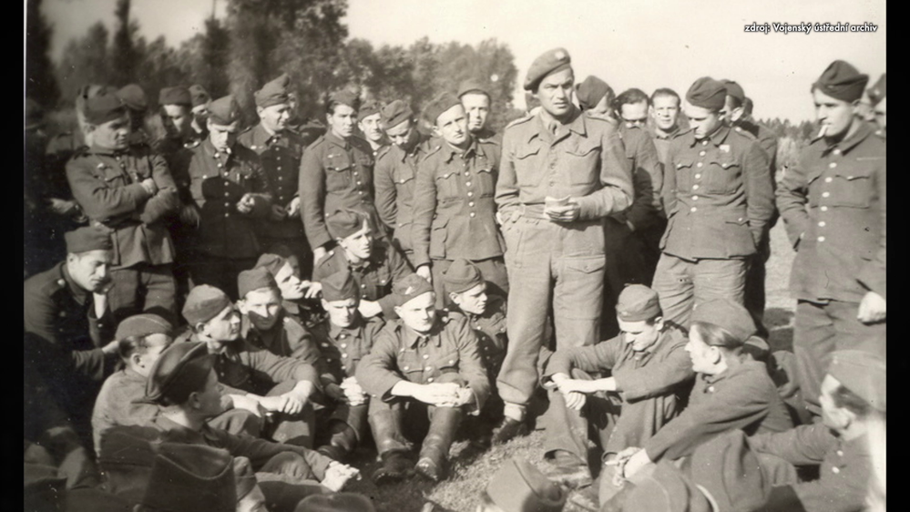 Strach z českých vojáků měl po právu i K. H. Frank a o něco později i další Němci - čeští vojáci se totiž začali zapojovat do odbojové činnosti. A tak V roce 1944 Frank rozhodl o odsunu ozbrojených složek do Itálie.
