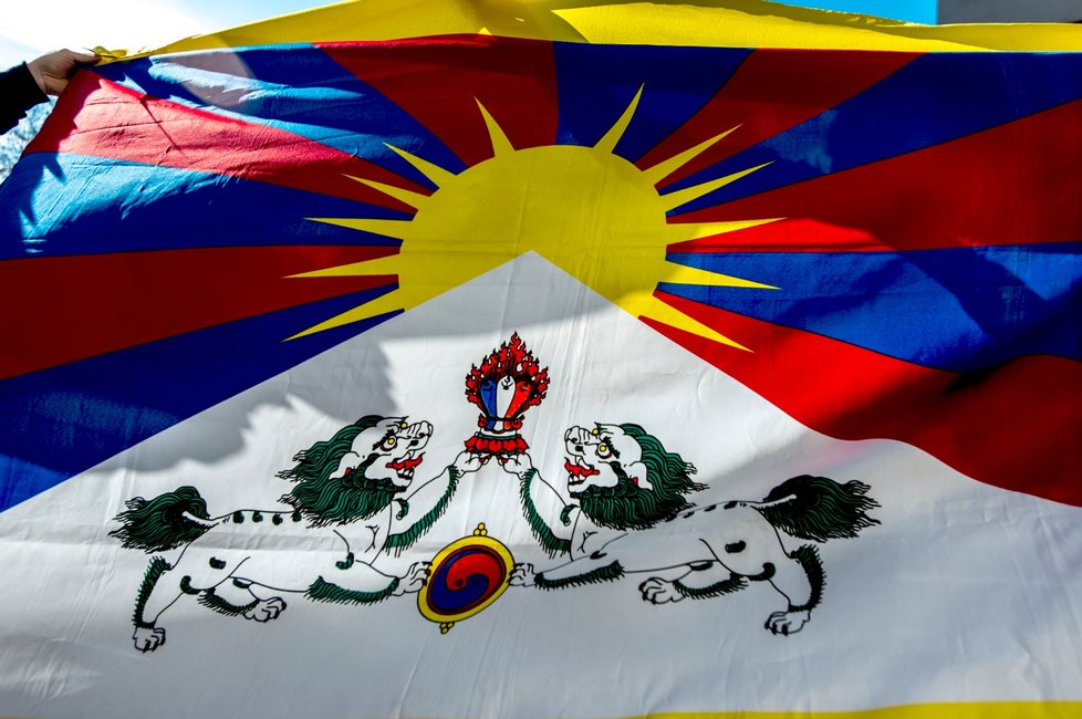 Zástupci Hradce Králové vyvěsili 9. března před budovou magistrátu tibetskou vlajku, čímž se kraj potřetí připojil k celosvětové akci Vlajka pro Tibet.