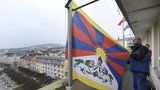 Policie donutila muže nezákonně sundat tibetskou vlajku, rozhodl soud