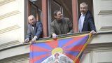 Desítky pražských radnic vyvěsí tibetskou vlajku. Magistrát se nepřipojí