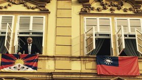 Miroslav Kalousek během akce Vlajka pro Tibet