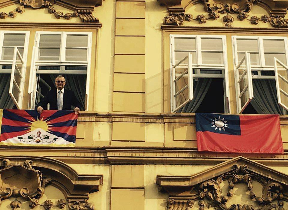 Miroslav Kalousek během akce Vlajka pro Tibet