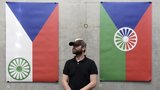 Umělec vystavil česko-romskou vlajku: Hrozí mu pokuta!