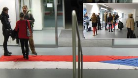 Takto Slováci zneuctili českou vlajku na výstavě v Bratislavě...