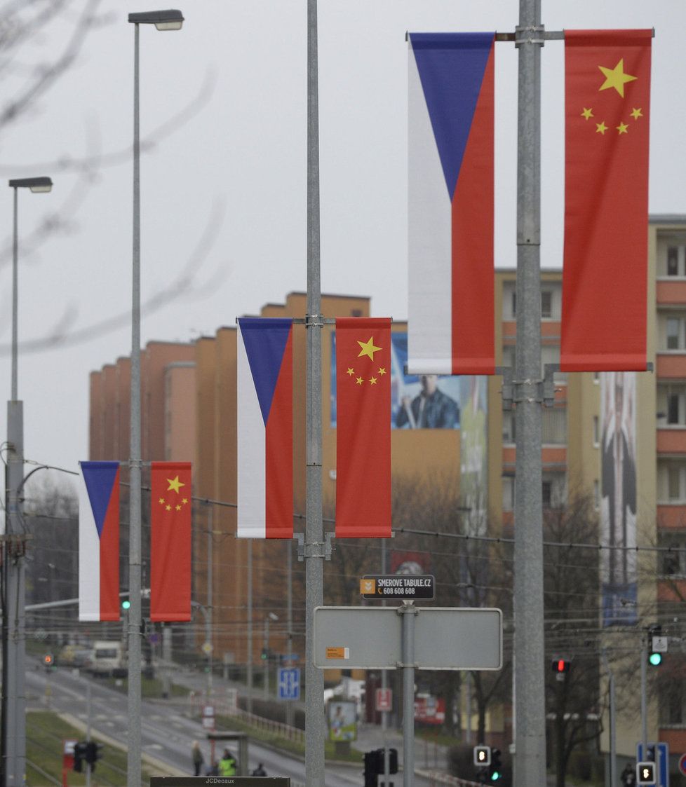 Čínské vlajky na počest Si Ťin-pchinga