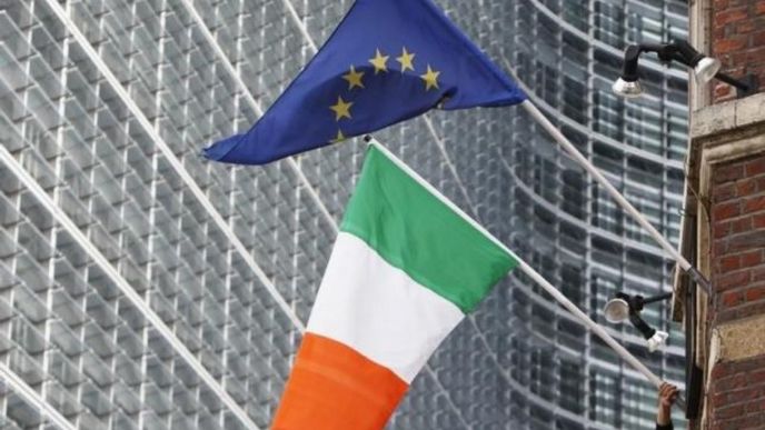 Vlajky Irska a EU v Bruselu