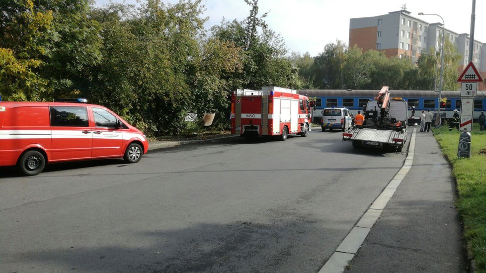 Před třemi lety na Praze 6 vlak smetl dodávku s řidičkou rozvozové služby. Skončila vážně zraněná v nemocnici