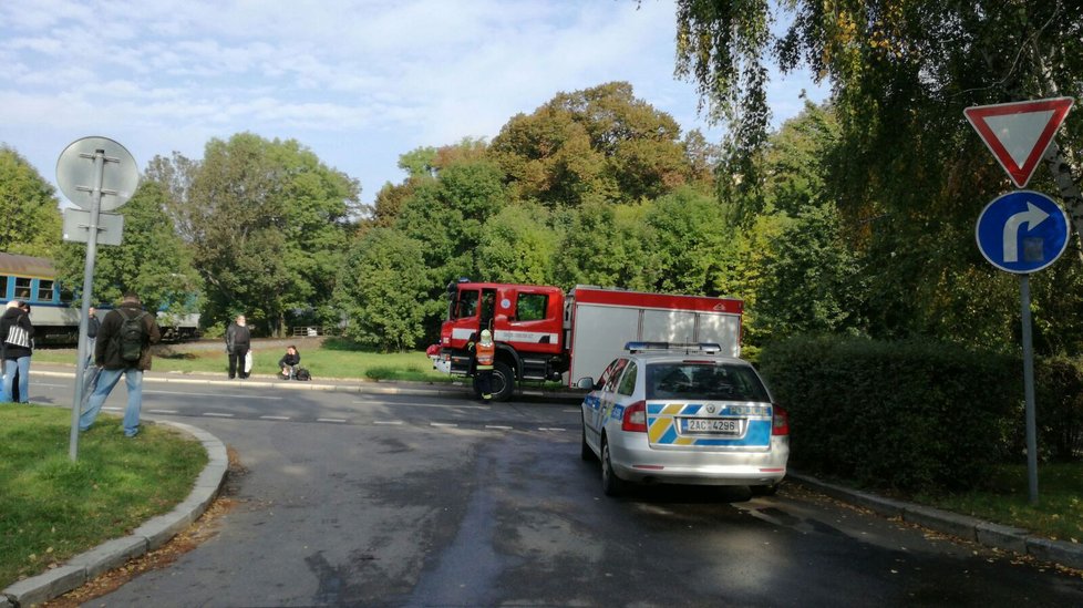 Před třemi lety na Praze 6 vlak smetl dodávku s řidičkou rozvozové služby. Skončila vážně zraněná v nemocnici