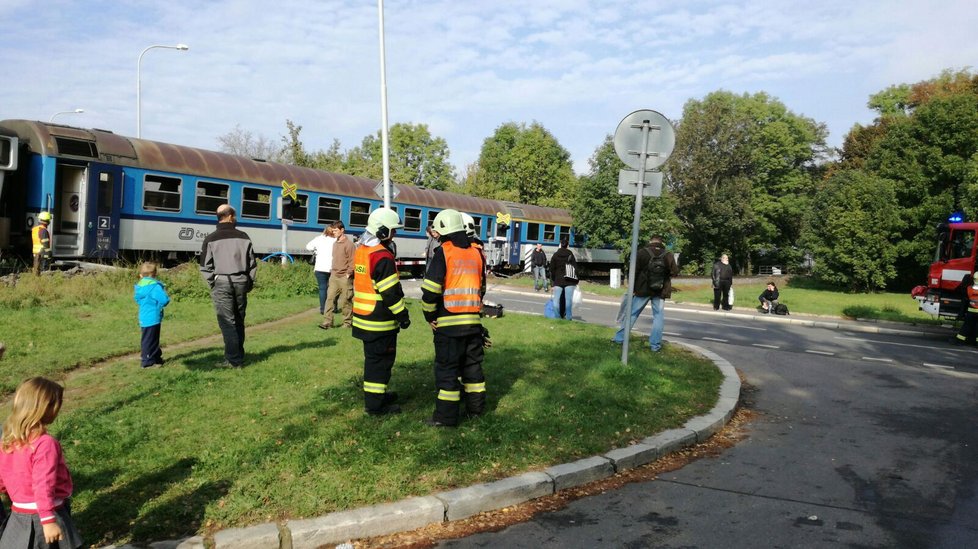 Před třemi lety na Praze 6 vlak smetl dodávku s řidičkou rozvozové služby. Skončila vážně zraněná v nemocnici