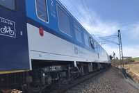 Omezení na kolejích ve Velké Chuchli: Vlak vjel do zákazu!