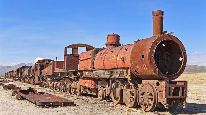 Většina "pohřbených" lokomotiv a vagonů byla v činnosti v první polovině 20. století.