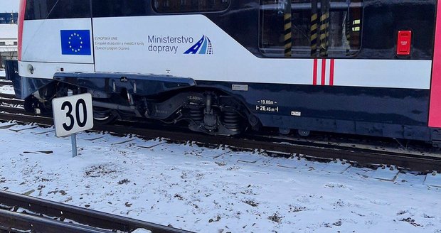 V Brně vykolejil vlak. V Brně vykolejil vlak.