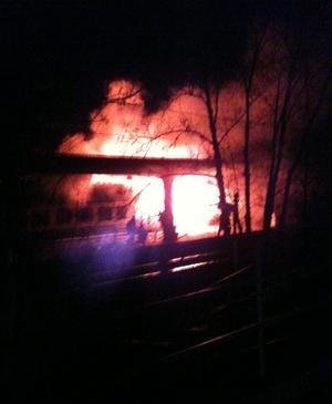 40 cestujících muselo před požárem z vlaku utéct