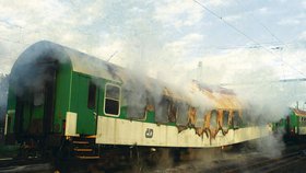 Oheň poslední vagon železniční soupravy zcela zničil. Kvůli velkému žáru se konstrukce rozpadla a vůz se rozlomil vpůli.