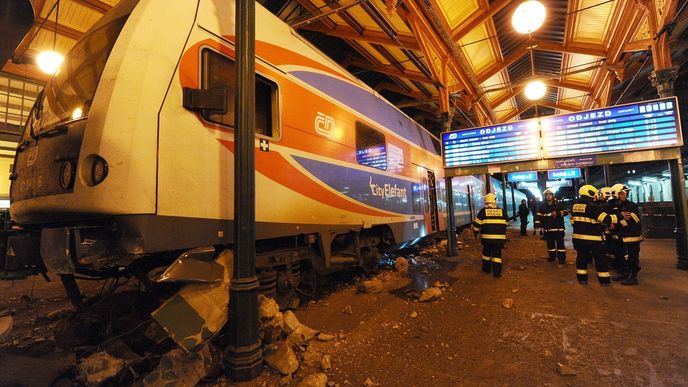 Nehoda vlaku na Masarykovo nádraží v Praze