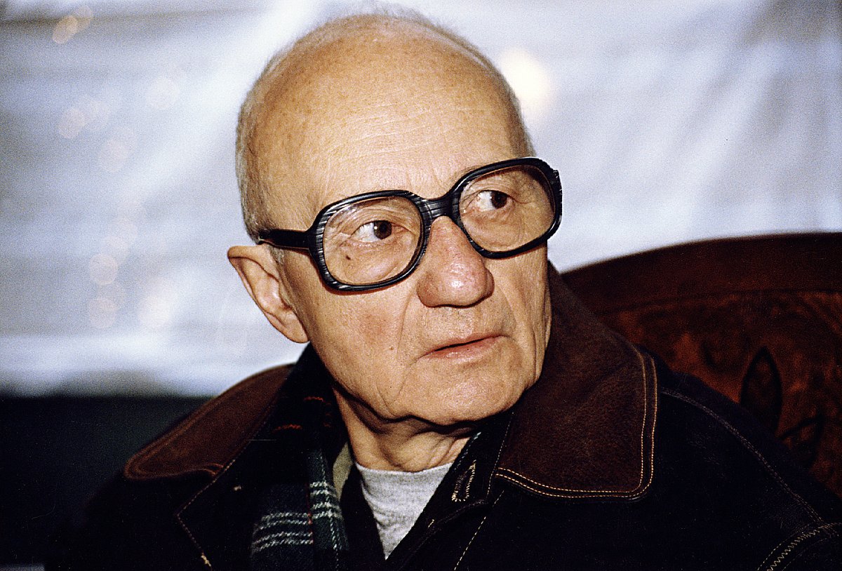 Režisér seriálu Karel Kachyňa  (†79).