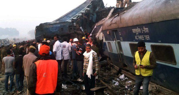 Vlakové neštěstí v Indii má už 133 mrtvých. Dalších 76 lidí bojuje o život