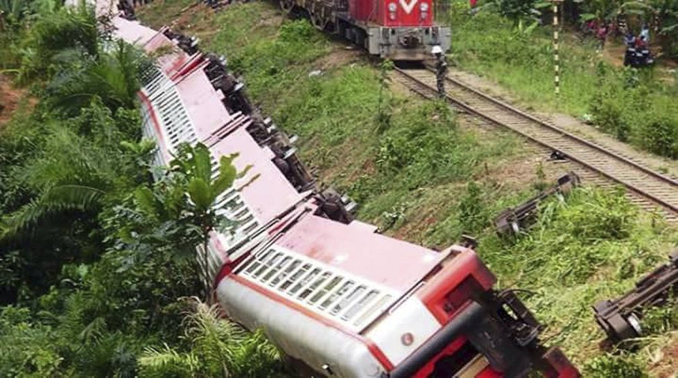 Při vykolejení vlaku v Kamerunu zemřelo 53 lidí, 300 dalších bylo zraněno