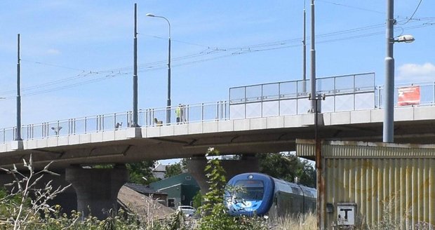 Na nových kolejích jedou vlaky v Plzni až 120 km/h.