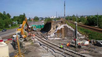 Železniční koridory už měly být dávno hotové, ale dalších pět let stavby potrvají