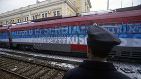 Bělehrad vyslal vlak na sever Kosova, Priština protestuje.