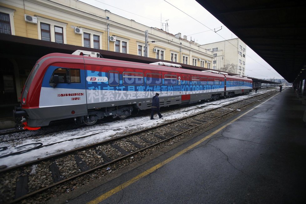 Bělehrad vyslal vlak na sever Kosova, Priština protestuje.