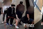 Policisté hledali dva mladíky, kteří ve vlaku z Plzně do Prahy oloupili kluka (16) o značkové bílé boty.