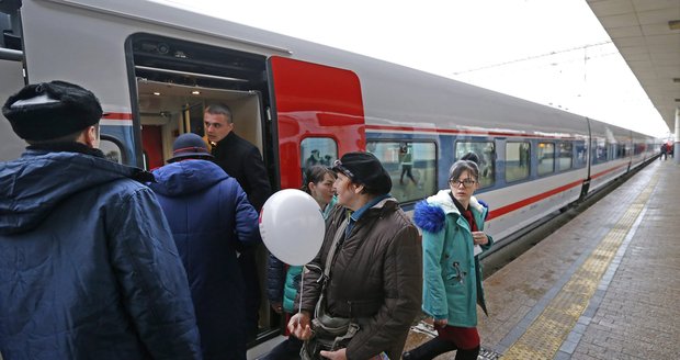 Na široké ruské koleje vyzrál první evropský vlak. Vyjel z Moskvy do Berlína