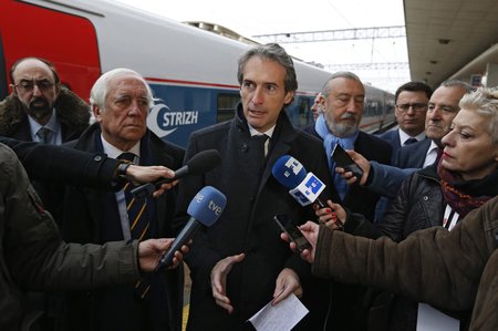 Oslavy první cesty nového vlaku se zúčastnil také španělský ministr práce Íñigo de la Serna.