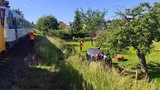 Mladík za volantem zkolaboval: Boural, do auta na kolejích narazil vlak