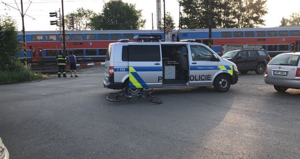 Vlak u Nymburka srazil cyklistu: Nehoda zastavila provoz na trati