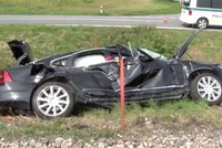 Neskutečné štěstí: Řidičku (44) vlekla lokomotiva desítky metrů, vyvázla takřka nezraněná
