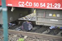 Vlak na Liberecku srazil nezletilou dívku: Letěl pro ni vrtulník