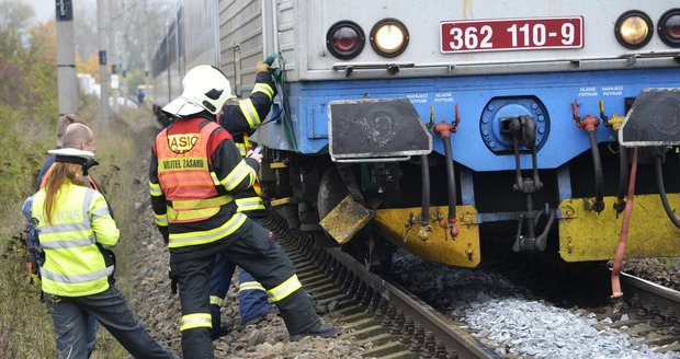 Vlak na Mělnicku najel do nastraženého kamení: Patrně ho tam daly děti. (Ilustrační foto)